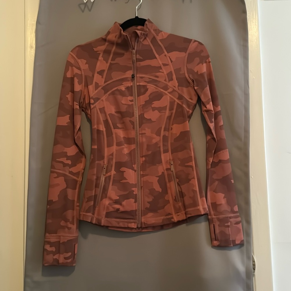 Lululemon zip up in perfect condition, never worn.